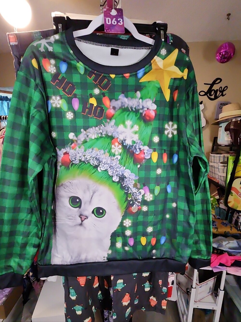 L kitty with green hair 24ptp,  27L
